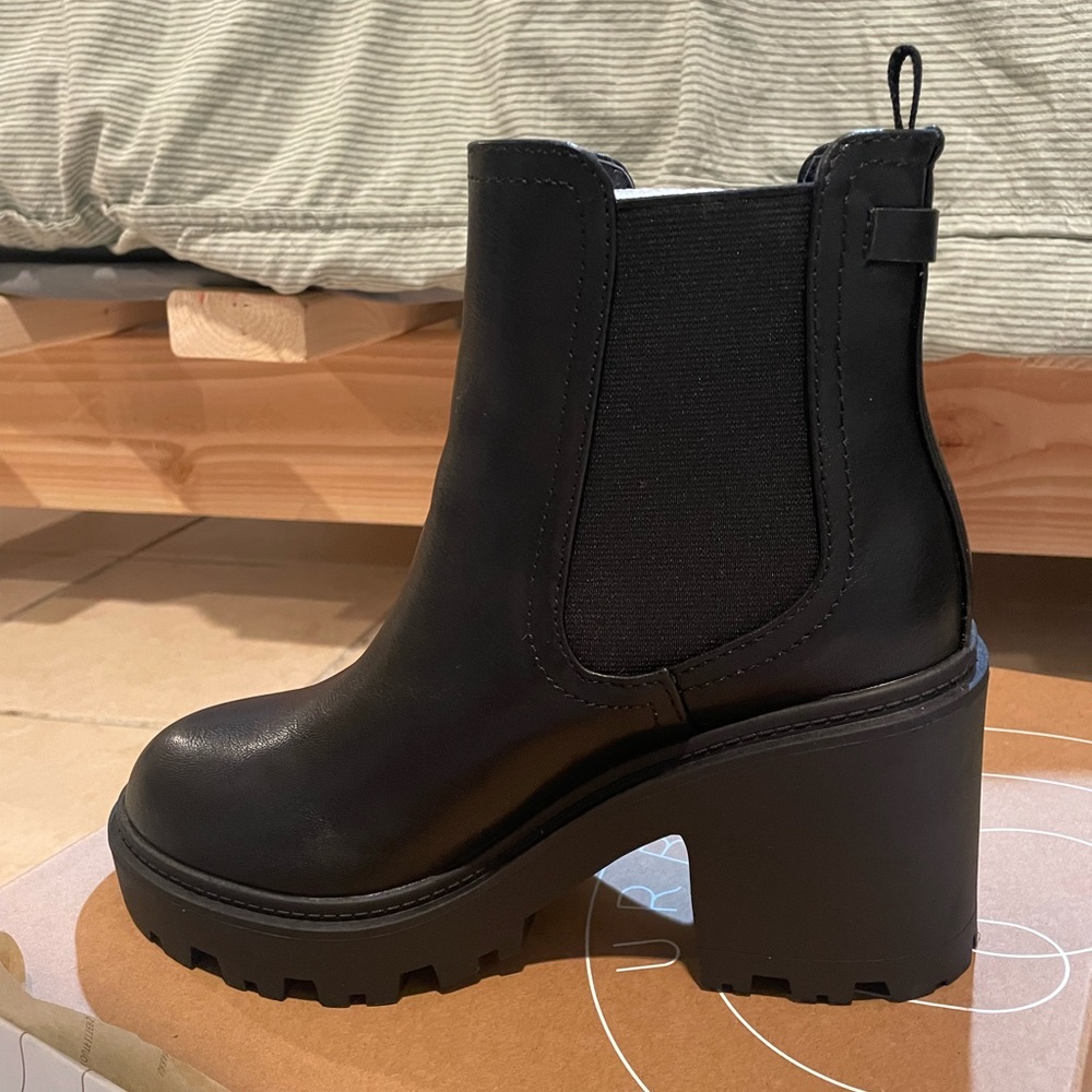 uo chelsea boots